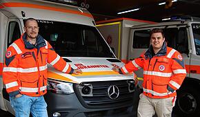 Marco Biernat und Sven Lederle haben sich bei ihrer Arbeit im Rettungsdienst filmen lassen und berichten von ihren Erfahrungen.