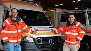 Marco Biernat und Sven Lederle haben sich bei ihrer Arbeit im Rettungsdienst filmen lassen und berichten von ihren Erfahrungen.