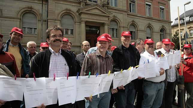 Die Mitarbeiter gingen auf die Barrikaden, hier stellten sie 2007 in Konstanz Strafantrag gegen den früheren TTE-Geschäftsführer.