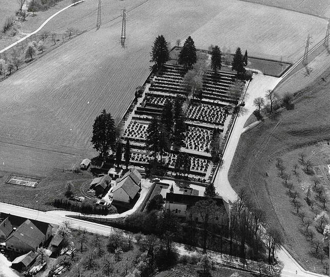 Loreto-Kapelle und -Friedhof im April 1977: Es gab damals noch keine Aussegnungshalle.