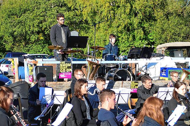 Das Orchester der Feuerwehrkapelle ist eine der fünf Formationen die das Open-Air Ereignis zum Erfolg führen.