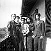 Die Familie von Otto Dix. Von links: Vater Otto Dix, Nelly, der jüngste Sohn Jan, Mutter Martha und Ursus.