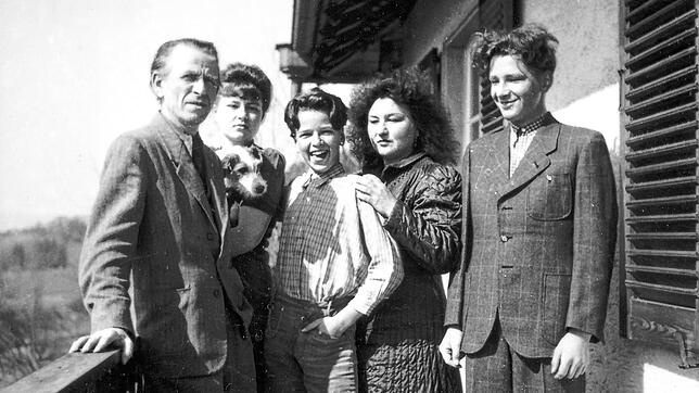 Die Familie von Otto Dix. Von links: Vater Otto Dix, Nelly, der jüngste Sohn Jan, Mutter Martha und Ursus.