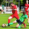 Doppelschlag: Toni Strittmatter, mit 32 Jahren fast der älteste Spieler auf dem Platz, war beim 4:0-Sieg des FC Bergalingen ein steter ...