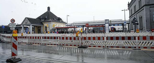 Bild 5: Großbaustelle am Bahnhofplatz in Konstanz: Bis Herbst 2025 soll alles fertig sein