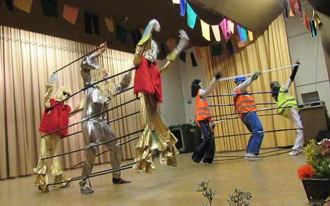 Ein besonderer Puppentanz sorgte für Stimmung beim Bürgerball in Rohrdorf.