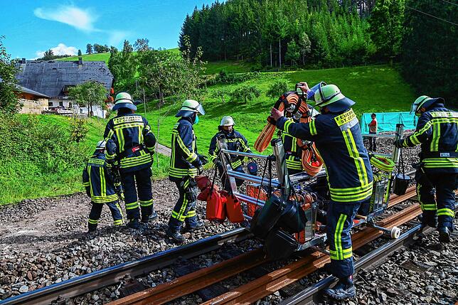 Die schwere Erreichbarkeit der Einsatzstelle im Gremmelsbacher Tunnel stellte die Einsatzkräfte vor besondere Herausforderungen. Die St. ...