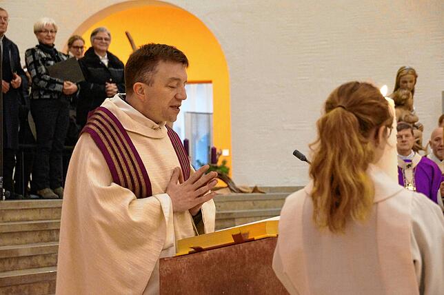 Bild 29: Die schönsten Bilder der Feier der Altarweihe in der Kirche St. Oswald in Stockach (Teil 1)