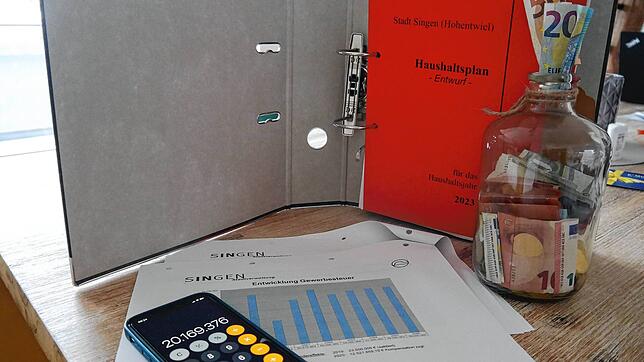 Der Haushalt der Stadt Singen für das Jahr 2023 sieht Investitionen von 20,2 Millionen Euro vor. Alleine im Baubereich plant die Stadt ...