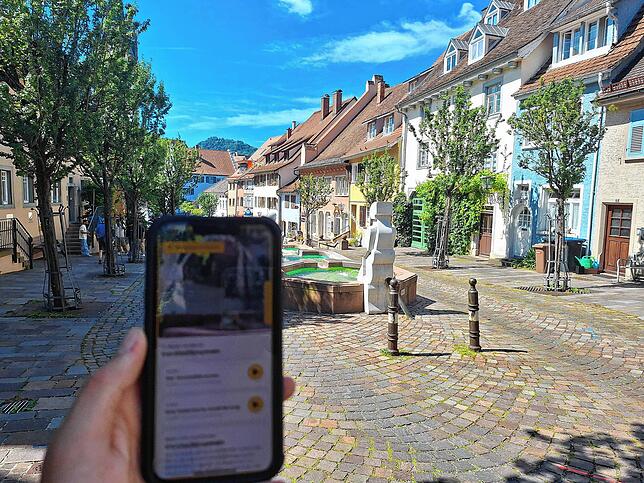 Der Vorstadtbrunnen in Engen ist Teil des historischen Entdeckerpfads. Er dient als künstliche Verkehrsverlangsamung und verkörpert die ...