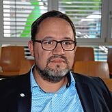 Roman Gayer vom Energiedienstleister Naturenergie in Rheinfelden erläuterte vor dem Gemeinderat Rickenbach die Vorteile des Programmes ...