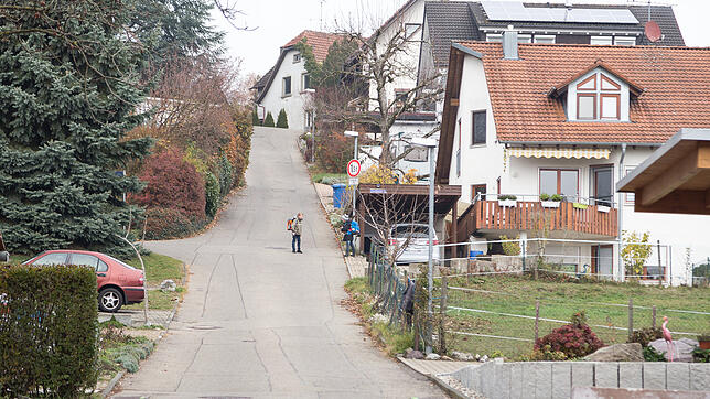 Die Straße Zum Römersteig in Güttingen ist seit 2012/2013 in einem Zustand der Klasse 7. Ortsvorsteher Thomas Will aber sagt: "Die ...