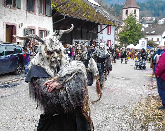 Bild 18: In Hasel feiern die Narren fröhlich Buurefasnacht