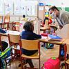 Notbetreuung an der Waldeck-Schule in Singen: Statt 400 sind momentan nur 42 Kinder vor Ort. Unterrichtet werden sie von Georg Zehender.