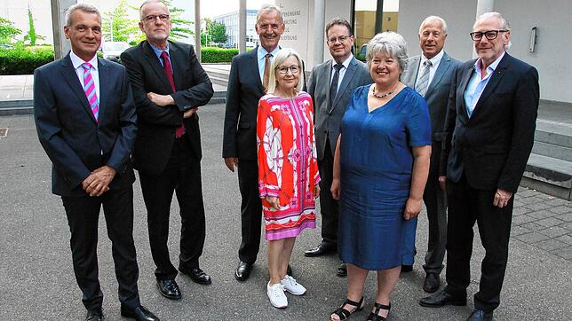 Die Radolfzeller Baugenossenschaft Familienheim Bodensee stellt im Milchwerk ihren Geschäftsbericht 2022 vor (von links): Die ...