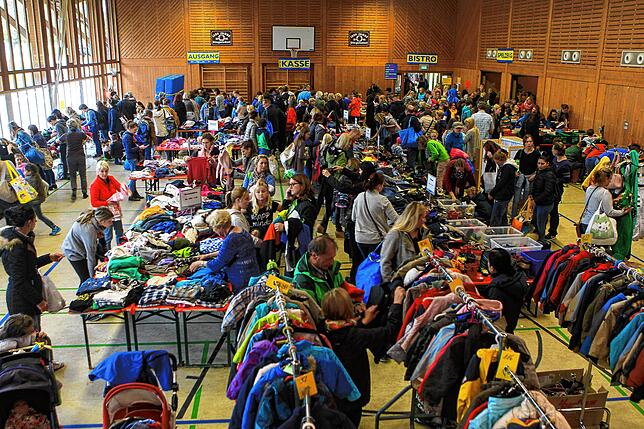 Wehe, wenn hier ein Feuer ausbricht: So entspannt wie hier im Jahr 2017 kann der Kinderbasar in Dingelsdorf nicht mehr über die Bühne ...