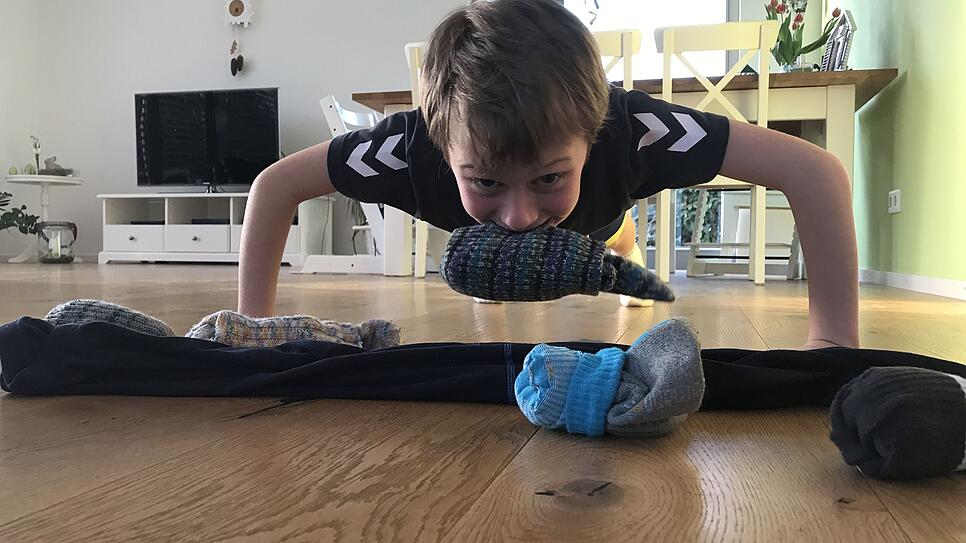 Handball-Training mal anders – so trainiert Samuel Busch vom Handball-Club Lauchringen vor dem Bildschirm.