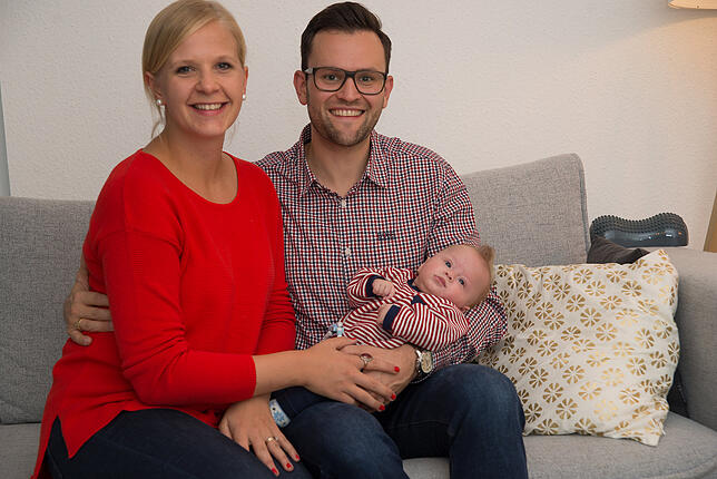 Emma und Johannes Henne mit ihrem Söhnchen Maximilian im November 2018.