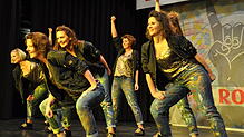 Rockten die Bühne wie eh und je. Die Damen von Ellis Group tanzten als &bdquo;The Queens&ldquo;