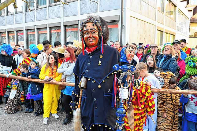 Bild 8: Alle Bilder vom Narrenbaumstellen der Narrizella Ratoldi auf dem Marktplatz