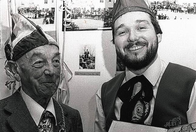 Beim 75-Jahr-Jubiläum 1984: Ludwig Egenhofer (von rechts) zeichnete damals mit Konrad Mahlbacher den ältesten noch lebenden ehemaligen ...