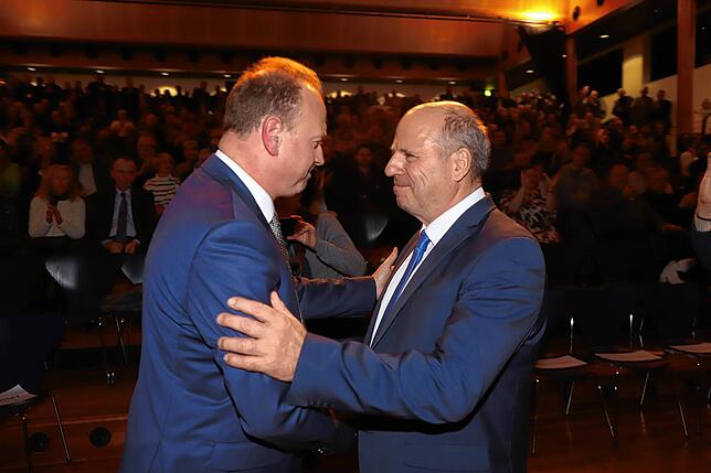 Sieger Jan Zeitler (links) und Herausforderer Martin Hahn.