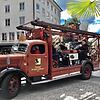 Ein alter Opel Blitz ist die Bühne der Feuerwehrkapelle Schluuchmusig aus Schaffhausen.