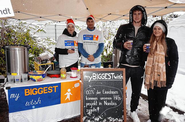Um Geld für sein Hilfsprojekt in Namibia zu sammeln, verkauft der Verein „My biggest wish“ beim Nikolausmarkt Crêpes.