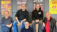 Von links Uli Dieser von der Astralcombo, Gunnar Frey, Vorsitzender des Jugendförderwerkes, neben Michael Aberle von der Agentur ...