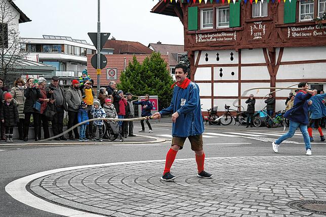 Bild 25: Bilder vom Einschnellen der Narrengesellschaft Hennenschlitter in Immenstaad