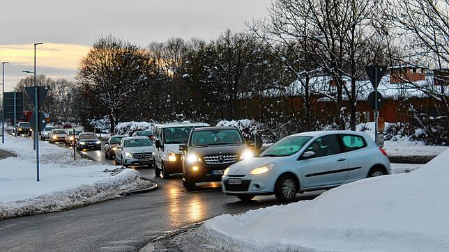 Insbesondere gegen 17 Uhr rollen viele Autos von der Überlinger Straße, Otterswanger Straße und Franz-Xaver-Heilig Straße auf den ...
