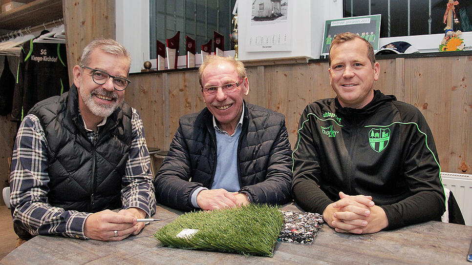 Unser Bild zeigt von links Olaf Faller, zweiter Kassierer, Lothar Bertsche, ehemaliger Vorsitzender, sowie den zweiten Vorsitzenden ...