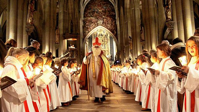 Dieses Bild entstand vor der Pandemie: Kinder und der Nikolaus im Überlinger Münster. In diesem Coronajahr wird manches anders laufen.
