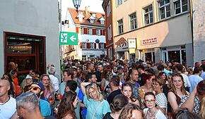 Bild : Gassenfreitag im Juli: Konstanzer feiern ausgelassen den Gassenfreitag am 4. Juli