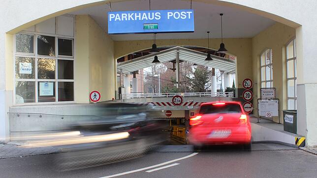 Das Parkhaus Post am Rande der Innenstadt von Überlingen wird 2019 saniert und ist deshalb über mehrere Wochen teils komplett gesperrt.