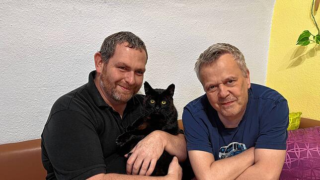 Sie setzen alle Hoffnungen auf eine Stammzellentherapie in Mexico: Der 55-jährige Jürgen Engler (rechts) und sein Mann Daniel, hier mit ...