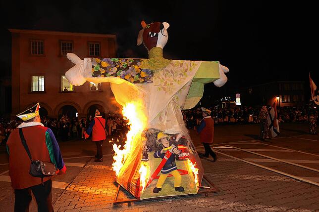 Bild 4: Fasnacht 2025 in Konstanz: So erlebt der Stephansplatz das flammende Spektakel