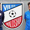 Wechsel in die Schmittenau: Albin Hashani (rechts) kommt vom SV BW Murg zum VfB Waldshut und wird vom neuen VfB-Sportchef Vesel Alidemaj ...