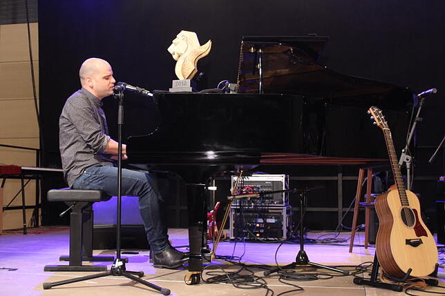 Andy Houscheid aus Belgien ist Jazzpianist und nutzt das Bonndorfer Publikum als Versuchskaninchen für seinen neuen, noch nicht ...