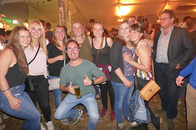 Bild 23: Am Brass-Abend bebt das Mundelfinger Festzelt