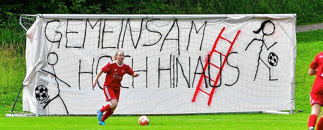 Bild 10: SV Niederhof besiegt SG Ebnet mit 4:1 im Hinspiel der Verbandsliga-Relegation &ndash; wir haben Bilder!
