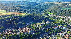 Wie sieht die Perspektive für die Gesundheitsversorgung in Stühlingen nach der Schließung des Krankenhauses (rechts) im Juli 2022 aus? ...