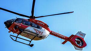 Ein Rettungshubschrauber im Einsatz. (Symbolbild) Nach einem schweren Unfall mit mehreren Verletzten in Waldshut-Tiengen wurde der ...