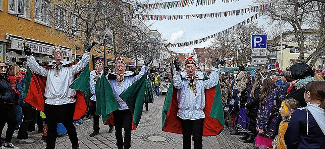Bild 1: Der Montagsumzug in Bad Dürrheim setzt den gutgelaunten Punkt unter die diesjährige Fasnet &ndash; Teil 1