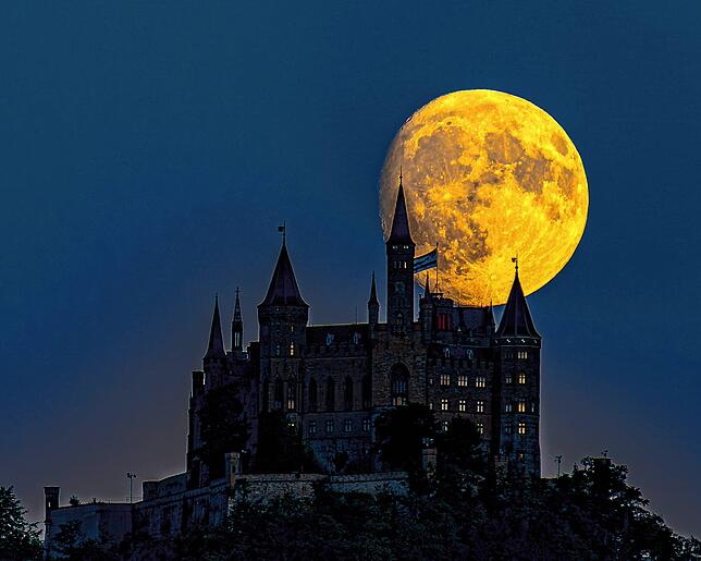 Bild 2: Roter Mond am Himmel: Totale Mondfinsternis begeistert Beobachter in Deutschland