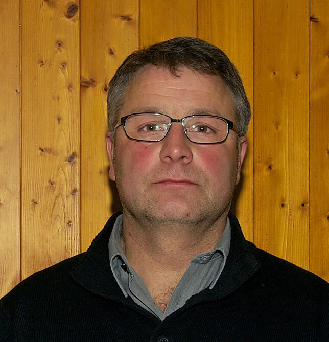 Hubert Einholz aus Salem hat eine Viehzucht. Er verdient sein Geld mit dem Verkauf von Schweinen. Die geplante Erhöhung sieht er deshalb ...