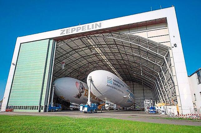 Der Zeppelin-Hangar am Flughafen.