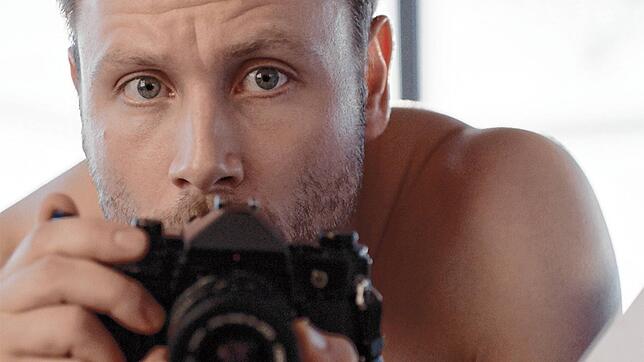 Max Riemelt als Architekt Markus in einer Szene des Films &bdquo;Kopfplatzen&ldquo; (undatierte Filmszene).