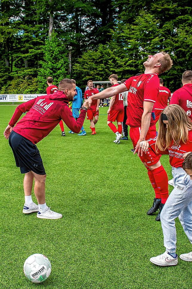 Bild 12: FC Bergalingen feiert den Titel durch einen 3:2-Sieg gegen den SV Buch II &ndash; und wir haben Bilder!