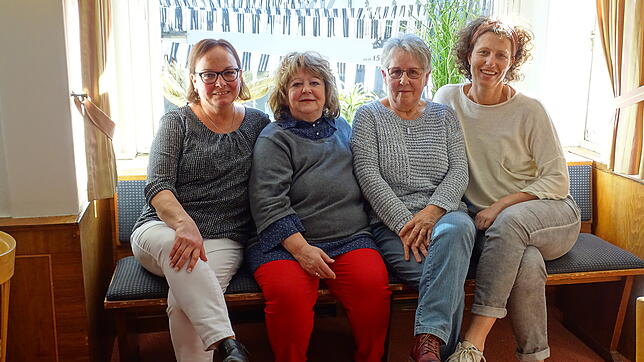Marlis Luft, Evi Clus, Luise Mücke und Daniela Dittmann (von links) haben gelernt, mit der Krankheit Krebs umzugehen. "Wir freuen uns ...
